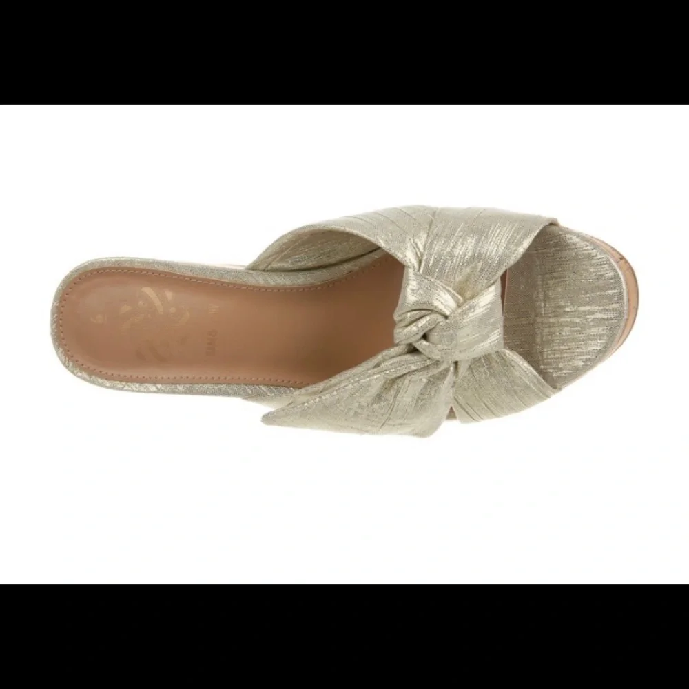 New Women’s Shimmer Wedges - Picture 2 of 5